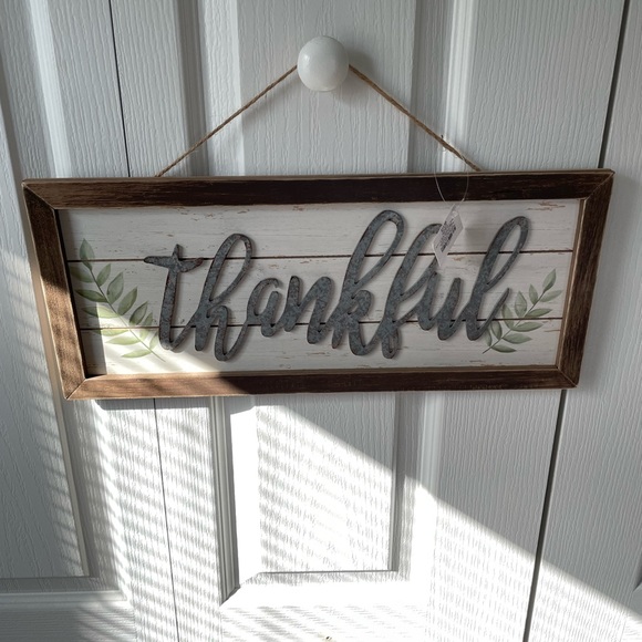 Thankful Farmhouse Sign - Picture 1 of 3